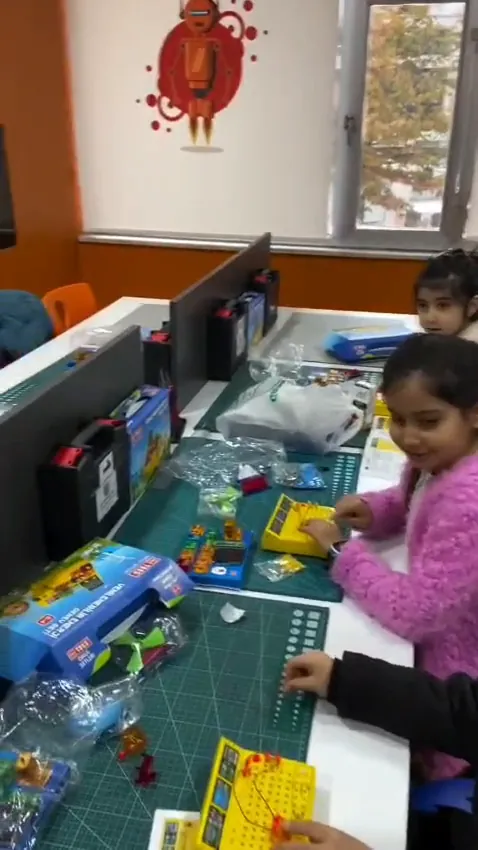 CEZERİ ROBOTECH atölyesinde uzun soluklu proje çalışması — video kaydı