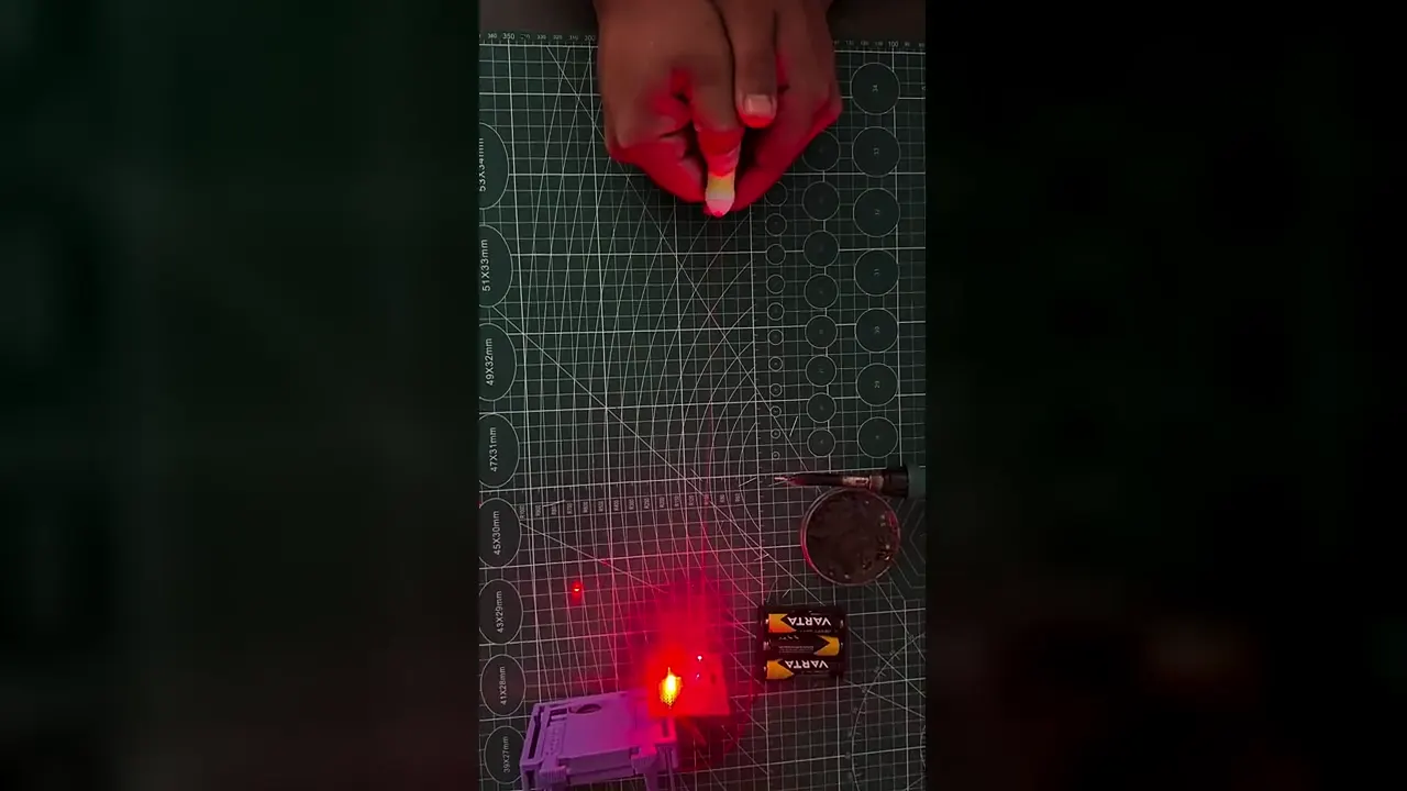 CEZERİ ROBOTECH atölyesinde delikli PCB, transistör ve LDR ile ev tipi hırsız alarmı devresinin kurulup test edilmesi